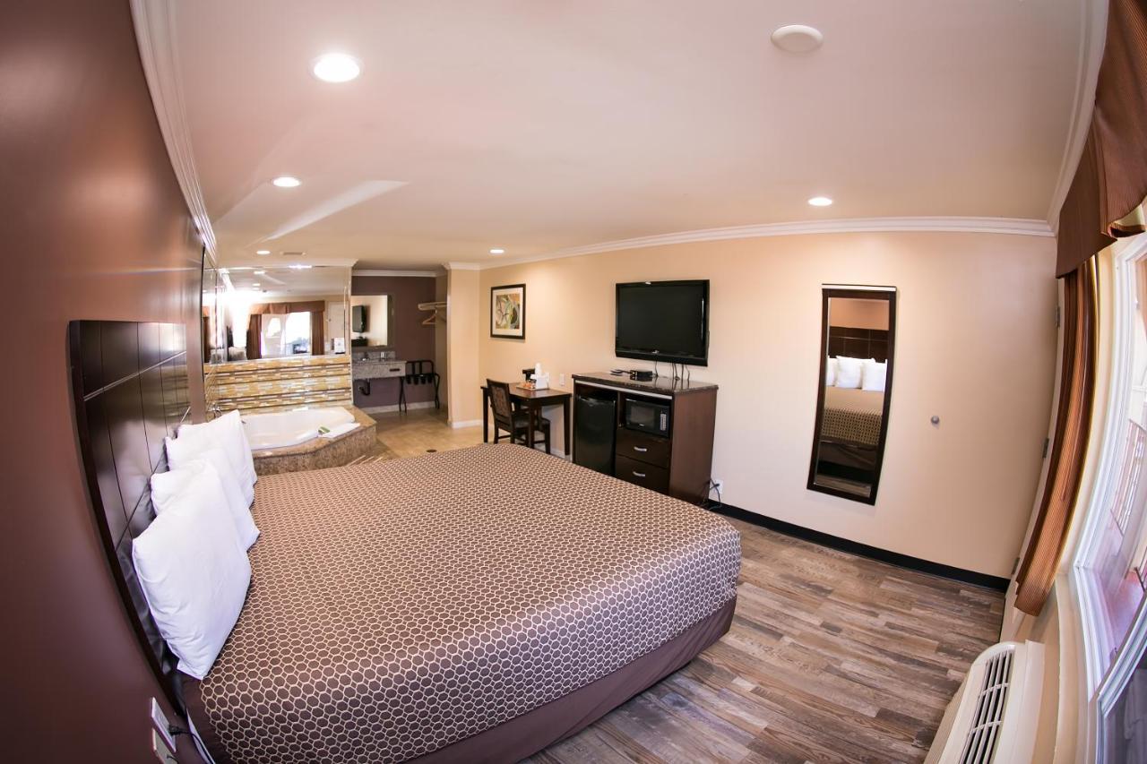Rodeway Inn & Suites Bellflower Eksteriør billede