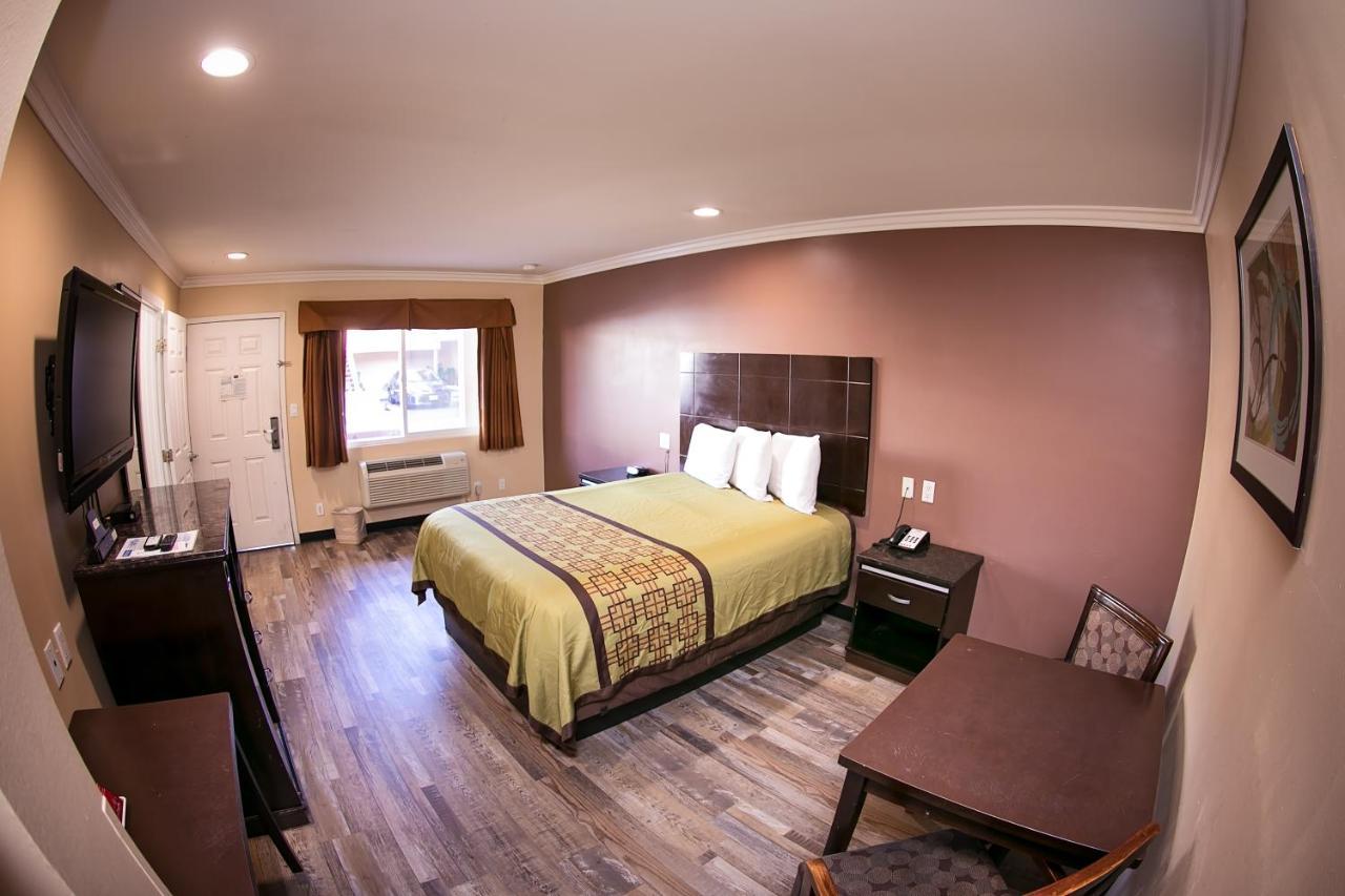 Rodeway Inn & Suites Bellflower Eksteriør billede