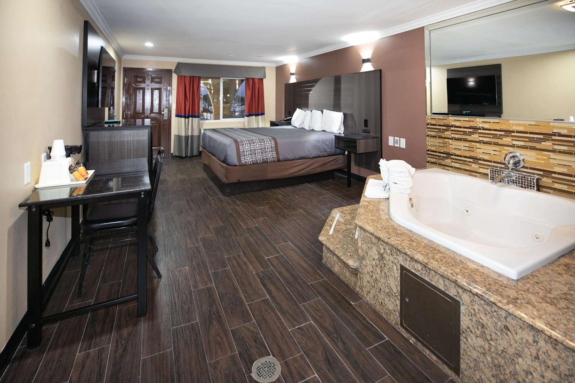 Rodeway Inn & Suites Bellflower Eksteriør billede