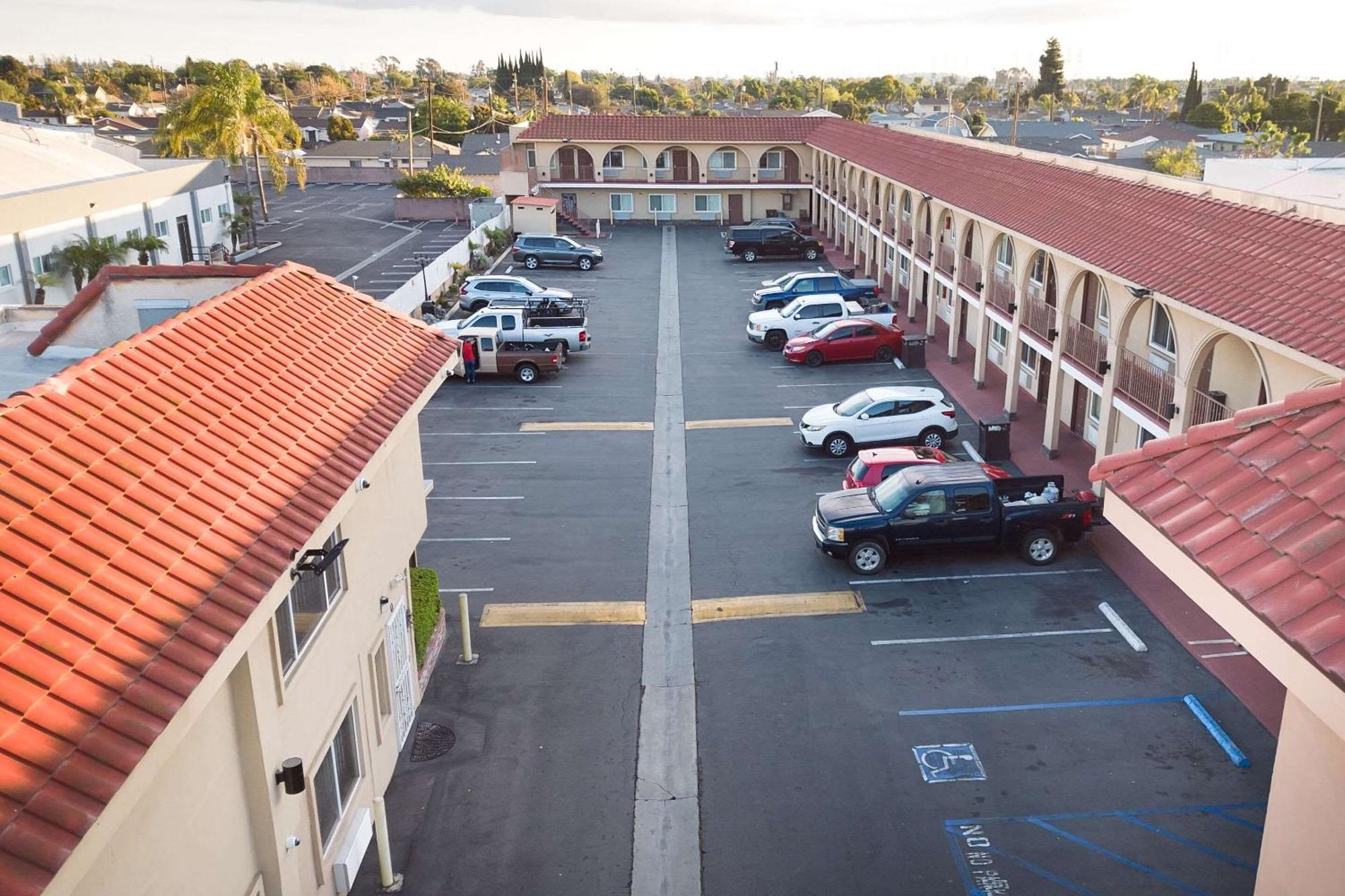 Rodeway Inn & Suites Bellflower Eksteriør billede