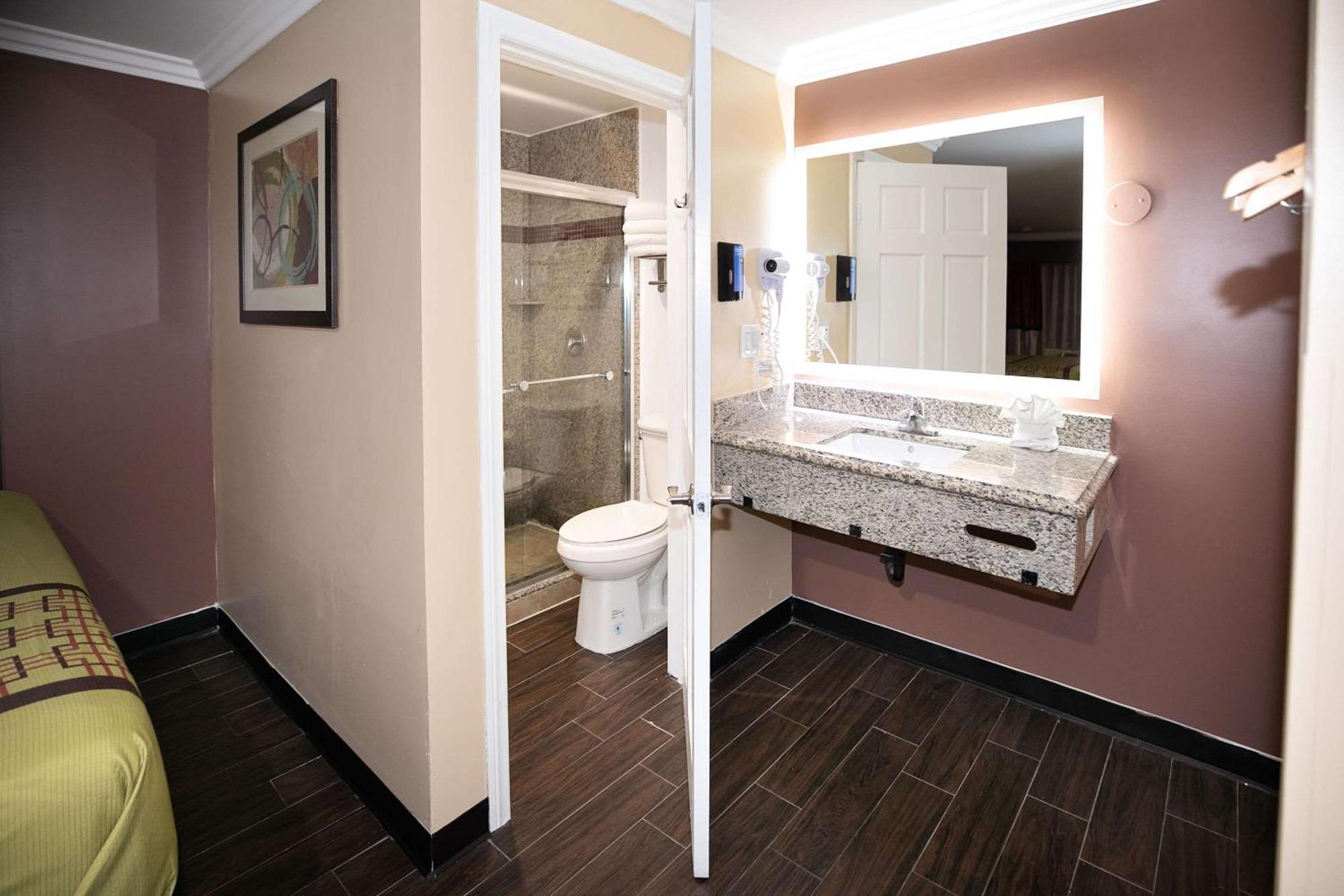 Rodeway Inn & Suites Bellflower Eksteriør billede