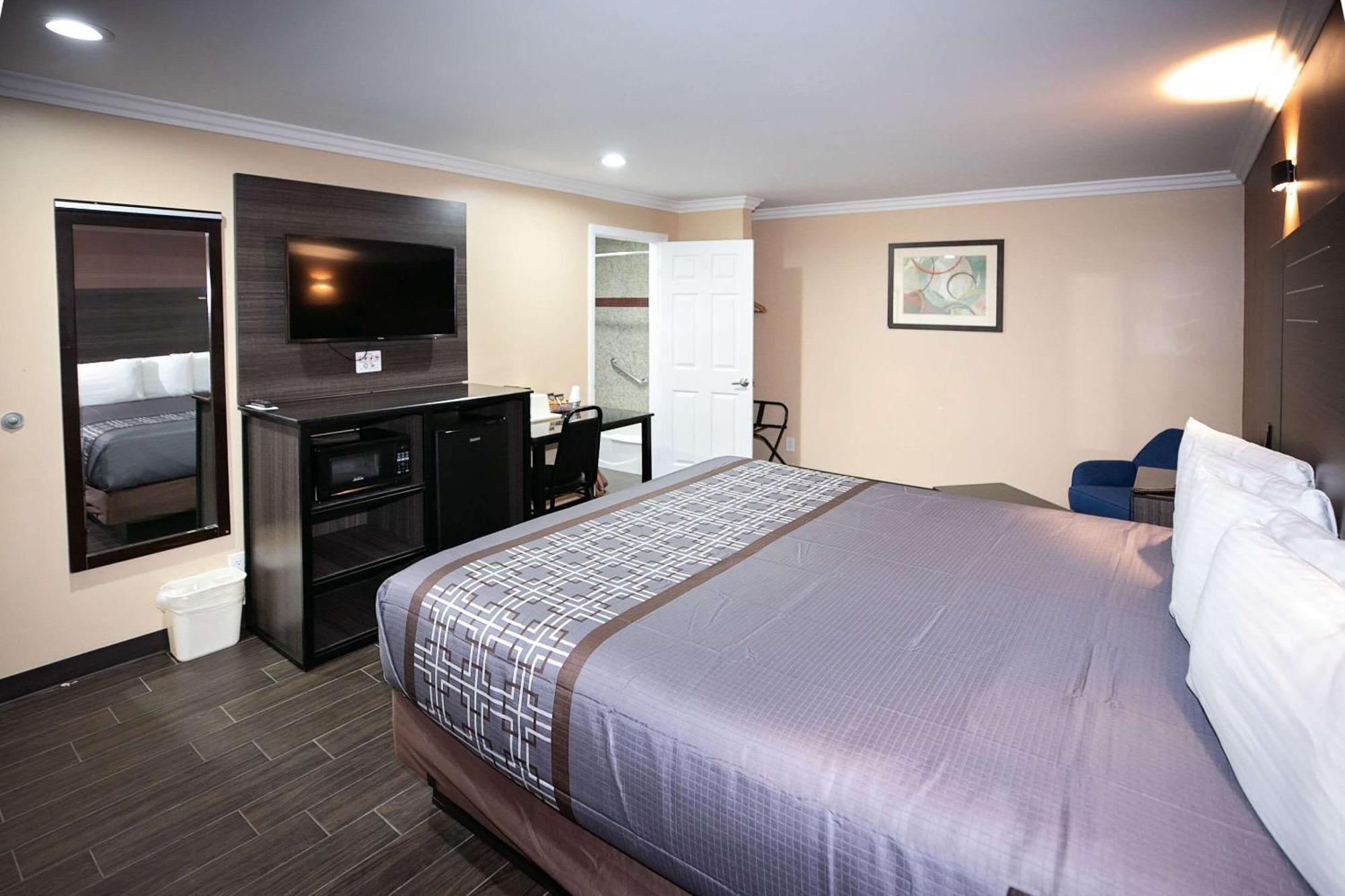 Rodeway Inn & Suites Bellflower Eksteriør billede