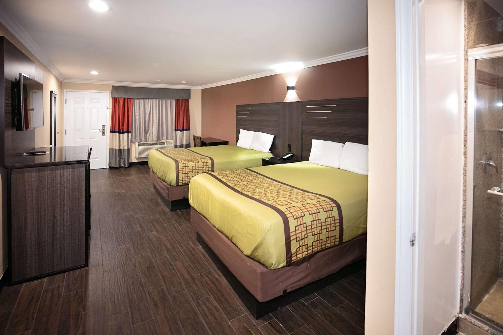 Rodeway Inn & Suites Bellflower Eksteriør billede