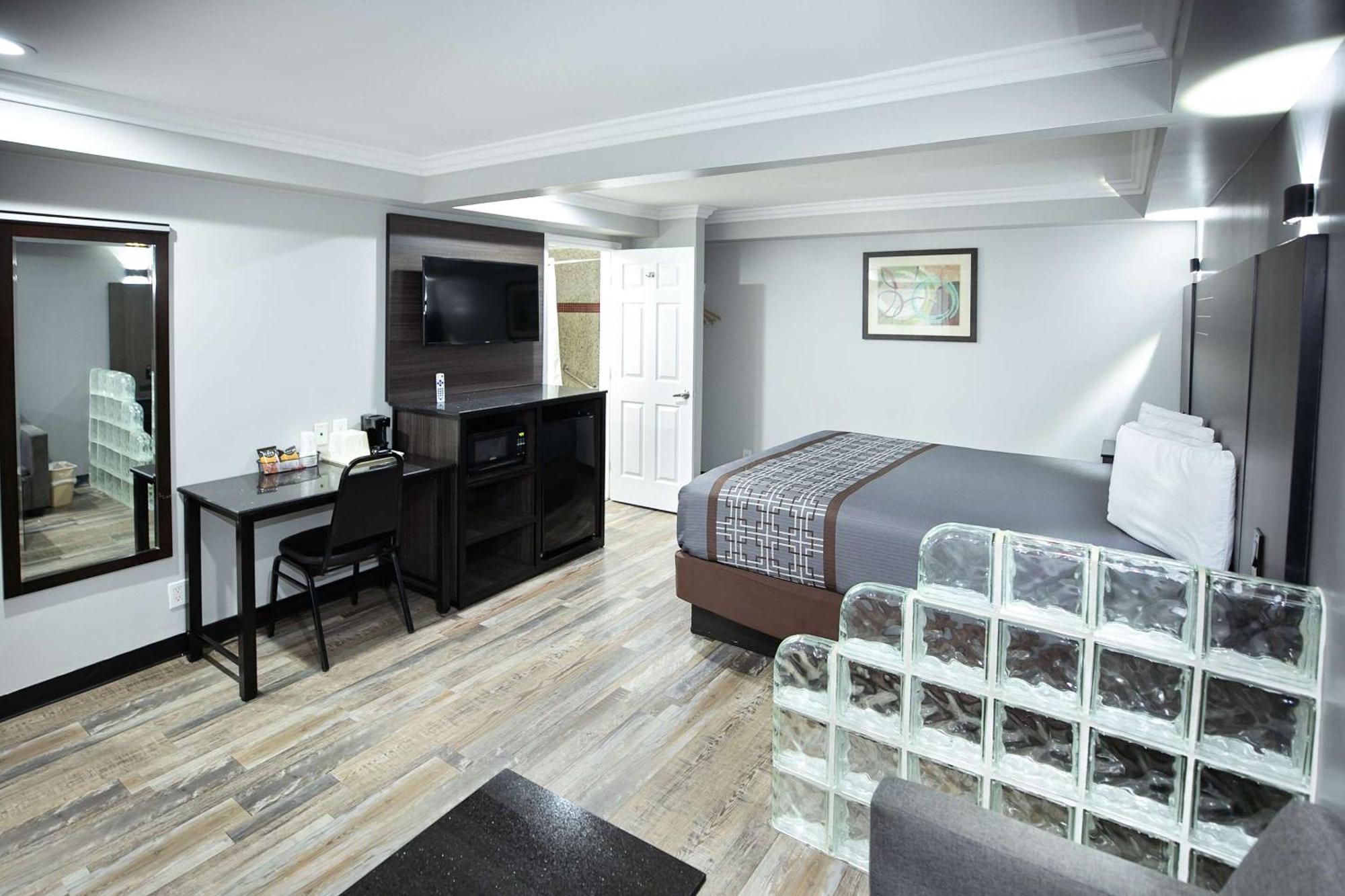 Rodeway Inn & Suites Bellflower Eksteriør billede