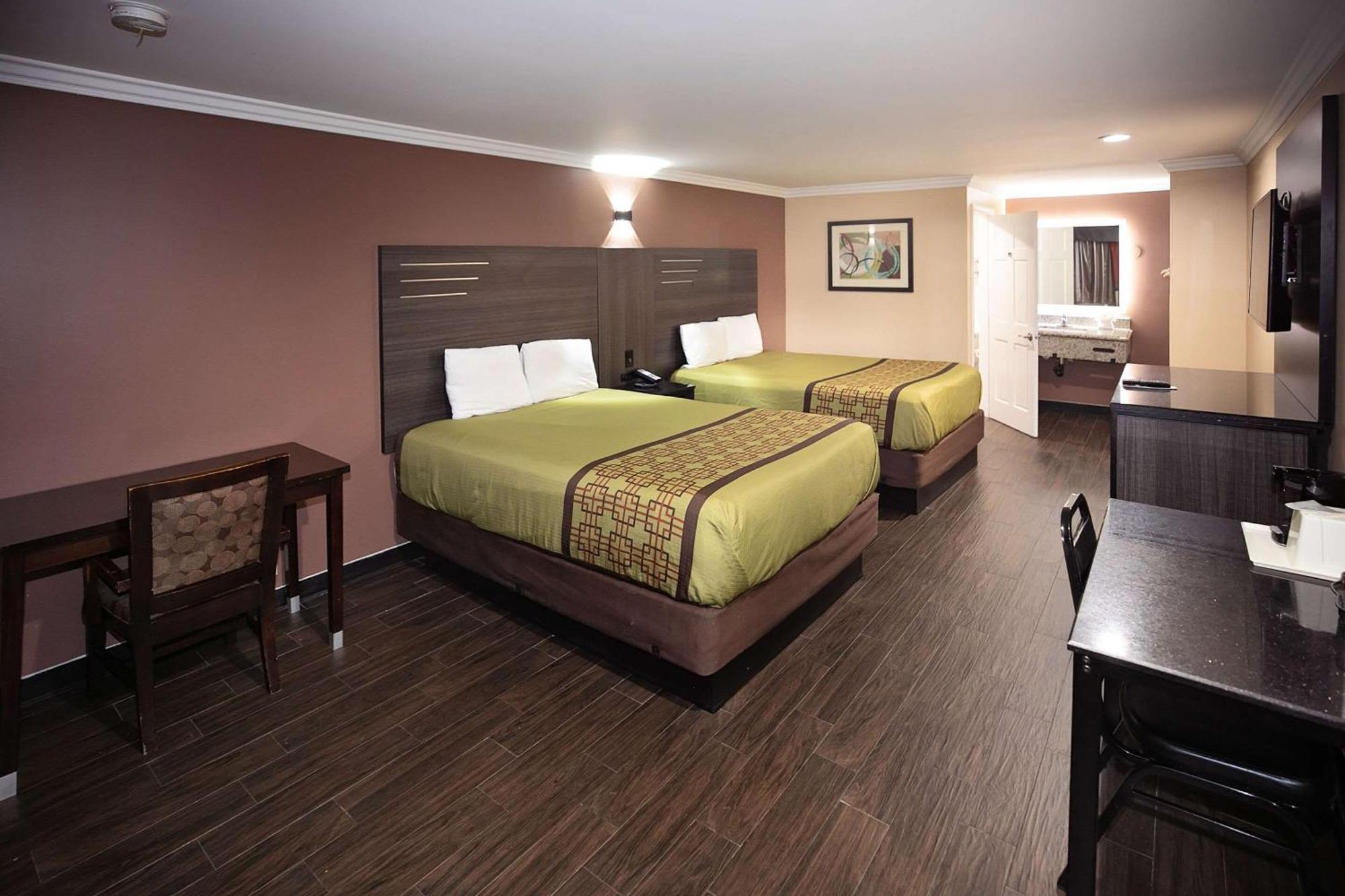 Rodeway Inn & Suites Bellflower Eksteriør billede