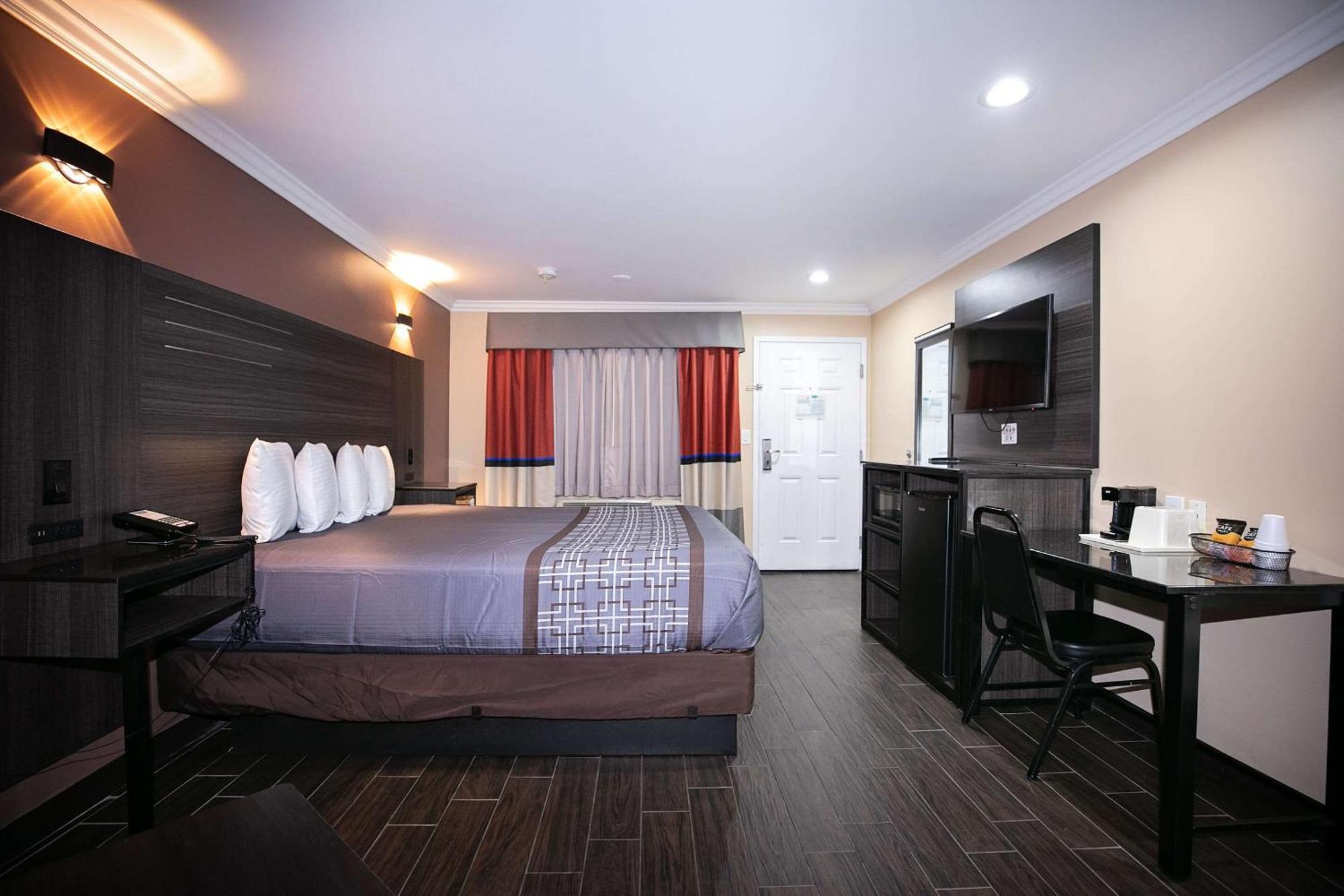 Rodeway Inn & Suites Bellflower Eksteriør billede