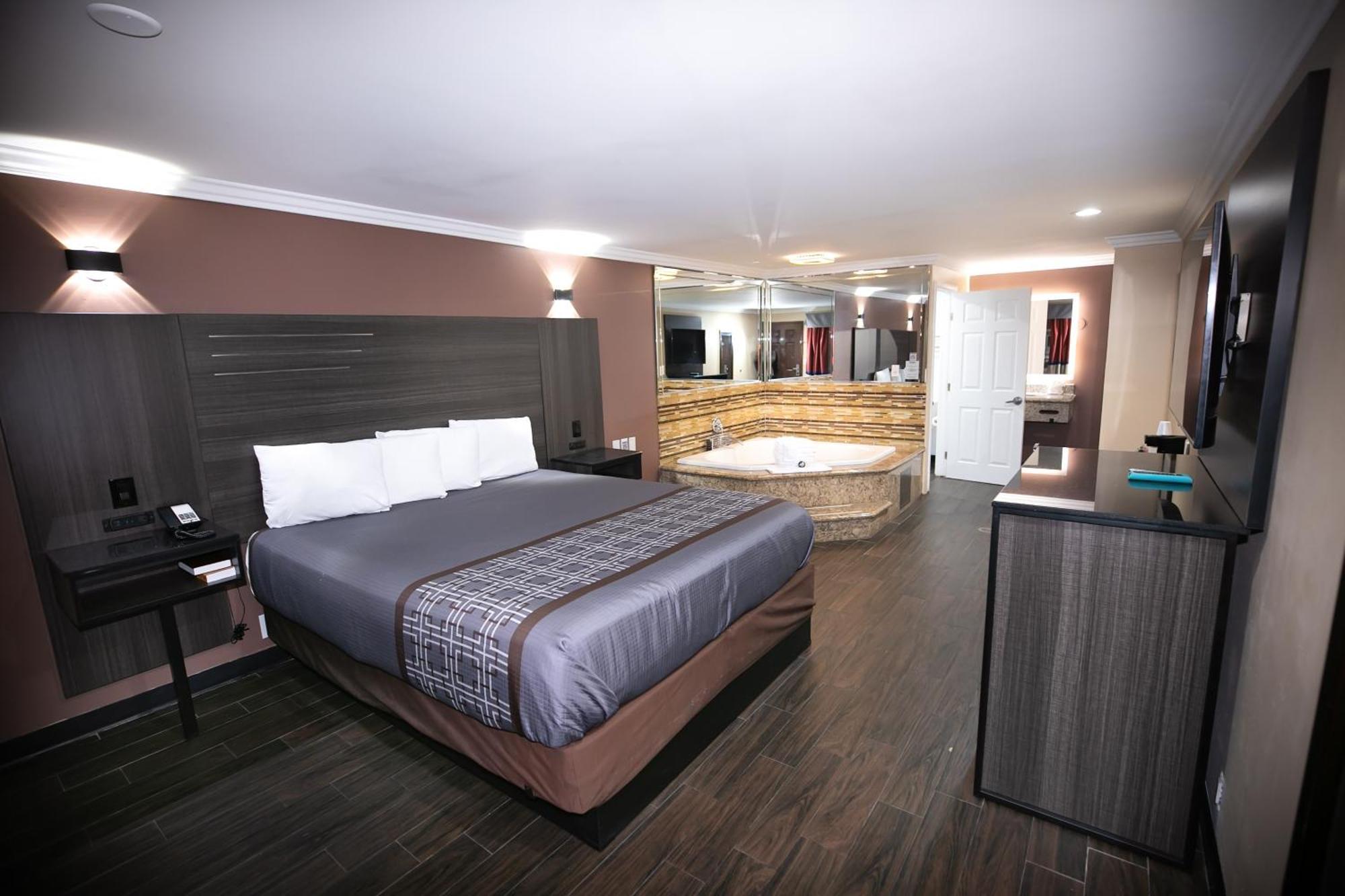 Rodeway Inn & Suites Bellflower Eksteriør billede