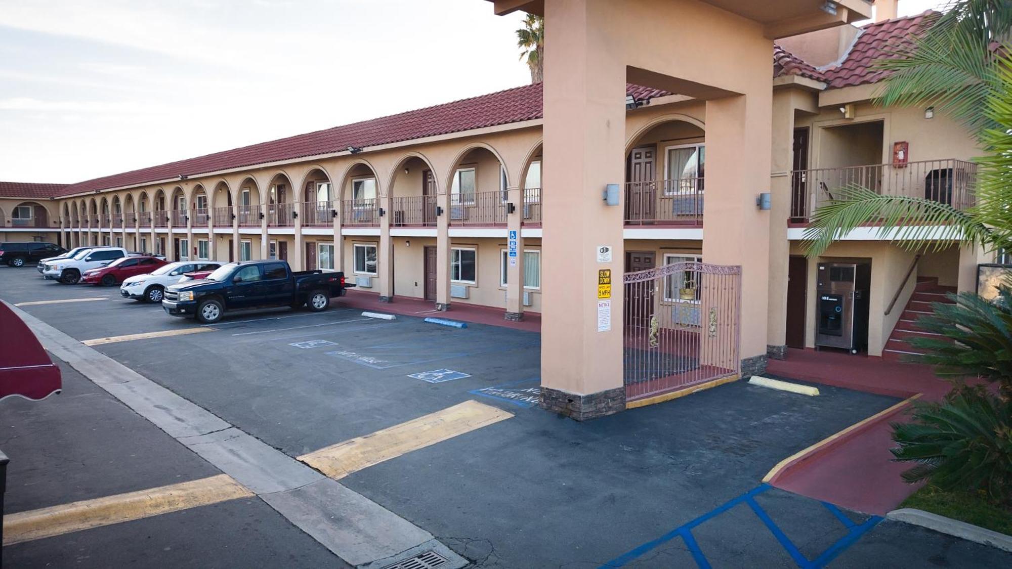 Rodeway Inn & Suites Bellflower Eksteriør billede