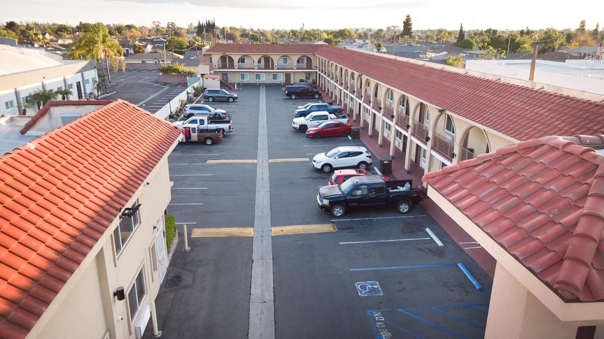 Rodeway Inn & Suites Bellflower Eksteriør billede
